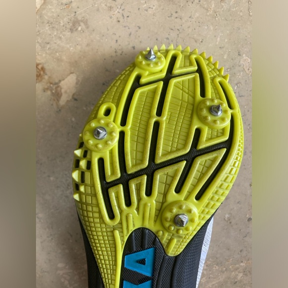 Hoka One One Cleats 8.5 - Picture 3 of 8